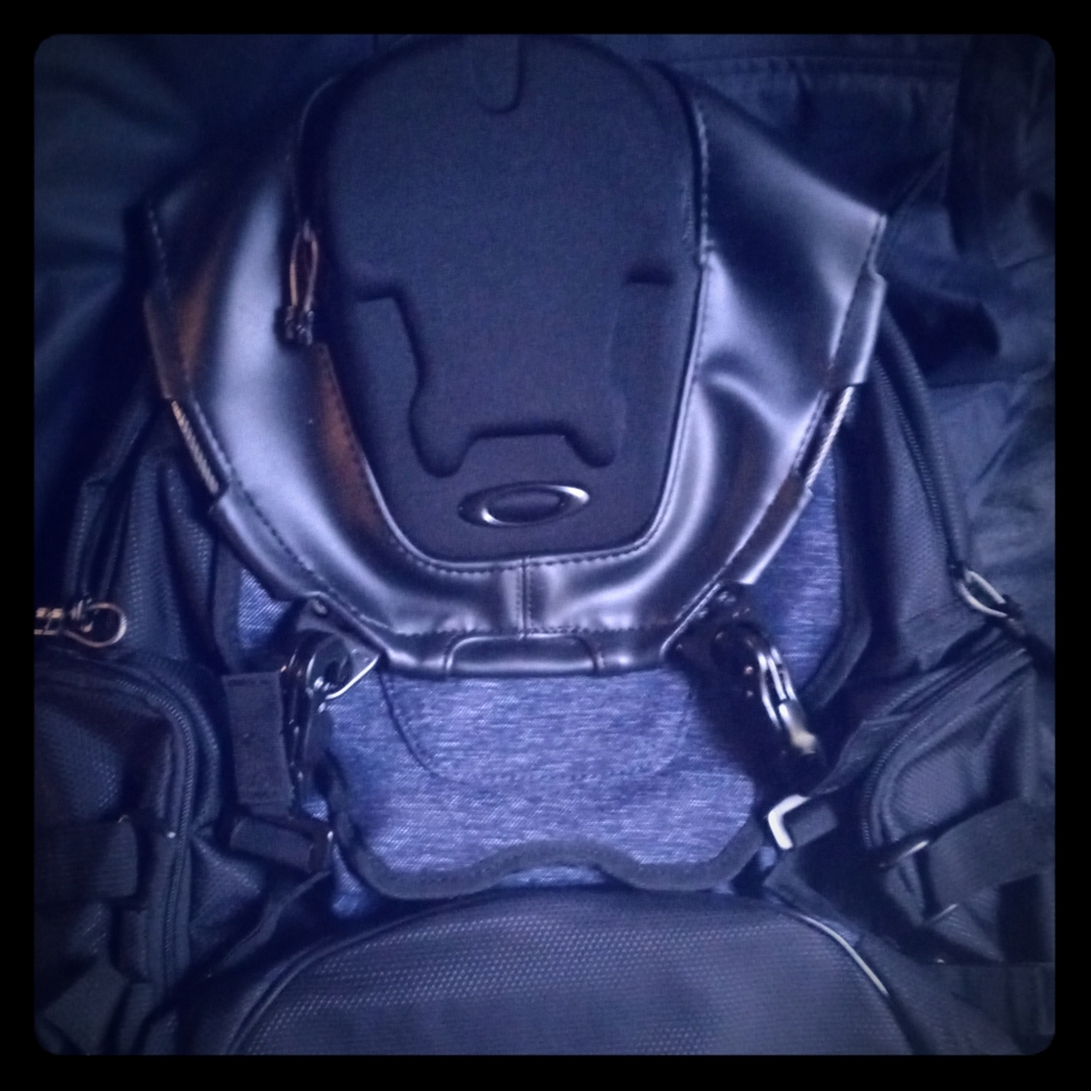 Oakley bookbag bathroom sink Lx